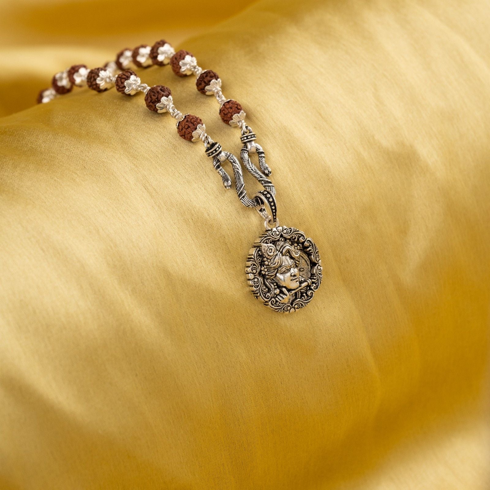 Murlidhar Krishna In Round Silver Pendant With Rudraksha Mala