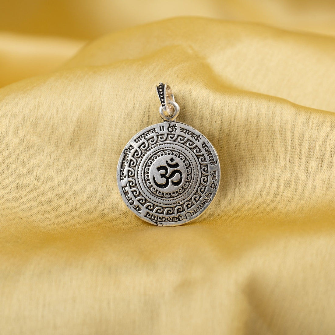 Om Symbol Surrounded by the Maha Mrityunjaya Mantra Silver Pendant