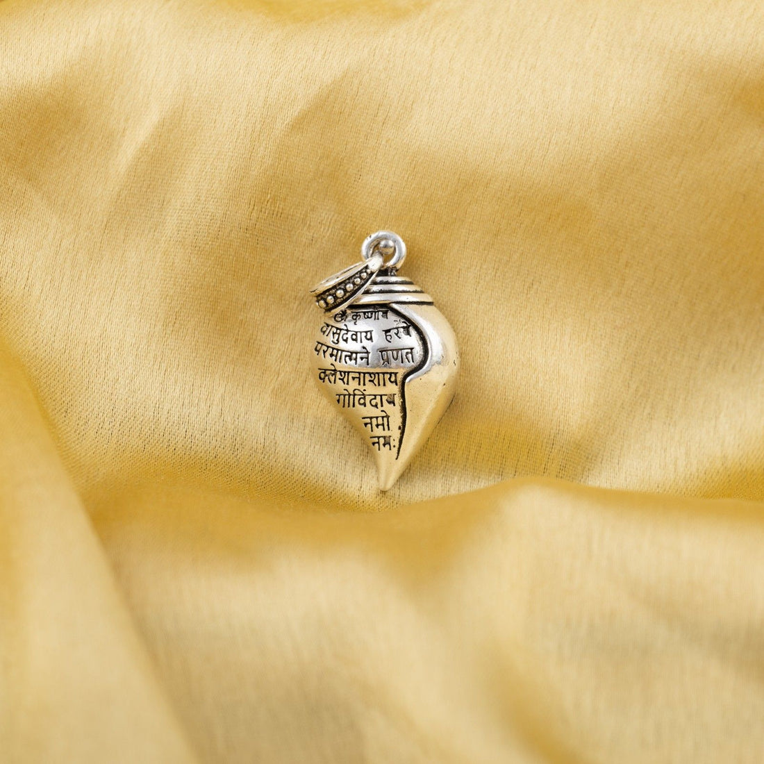 Shri Krishna Shankha Silver pendant