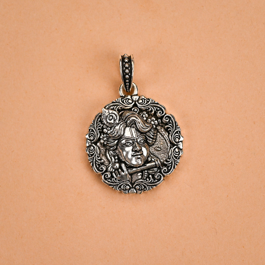 Murlidhar Krishna In Round Silver Pendant