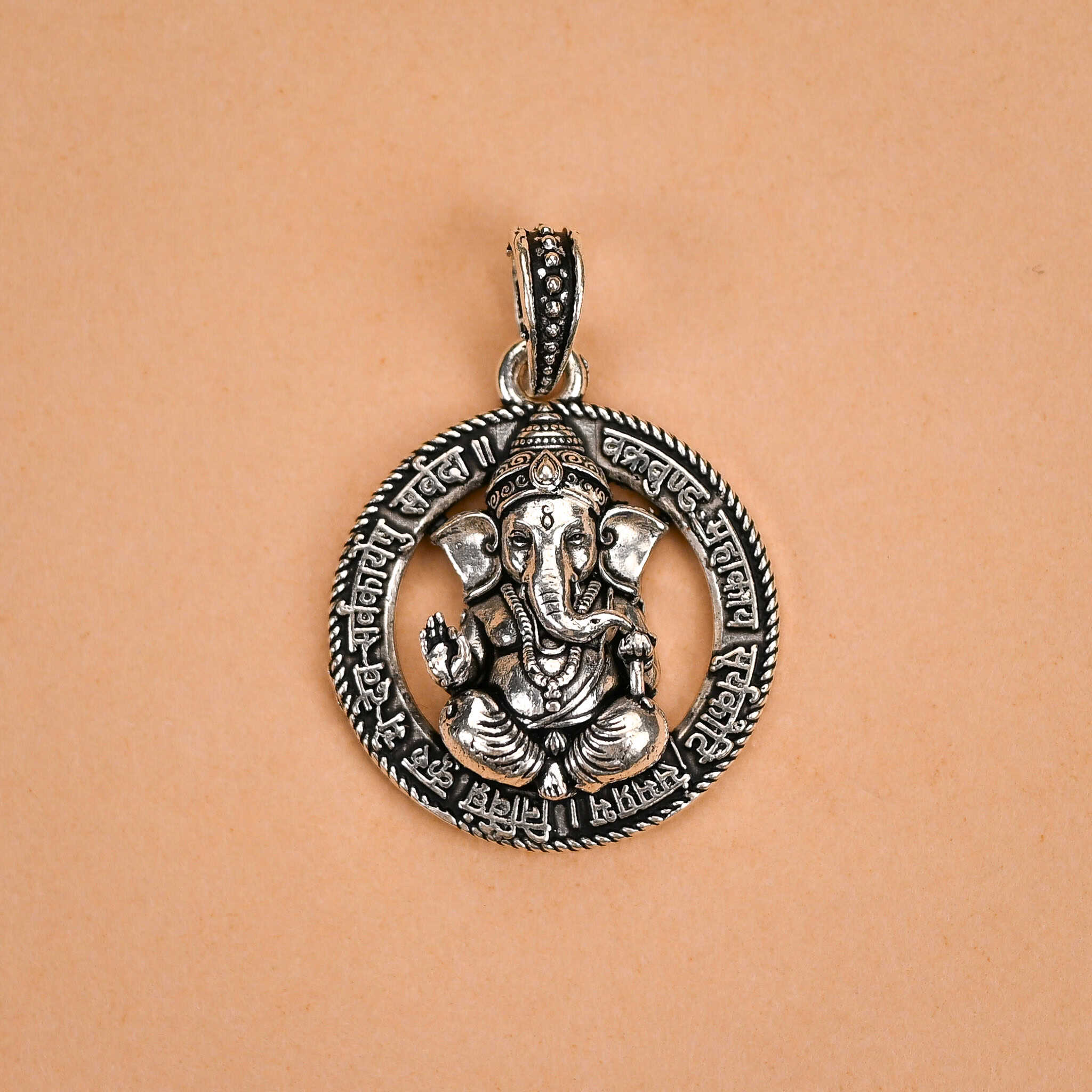 Vakratunda Mahakaya Ganesha Mantra Silver Pendant 