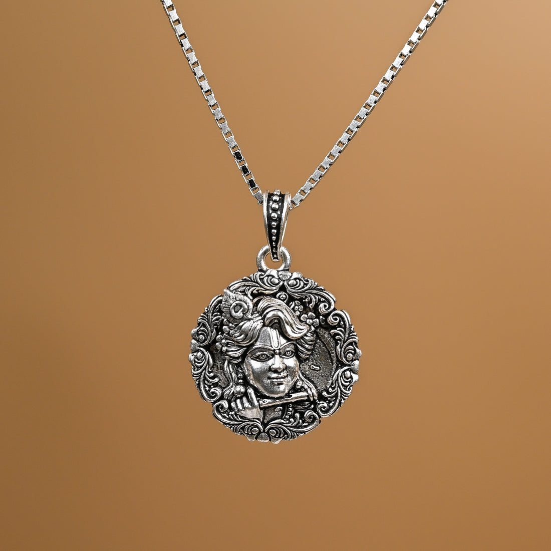 Murlidhar Krishna In Round Silver Pendant