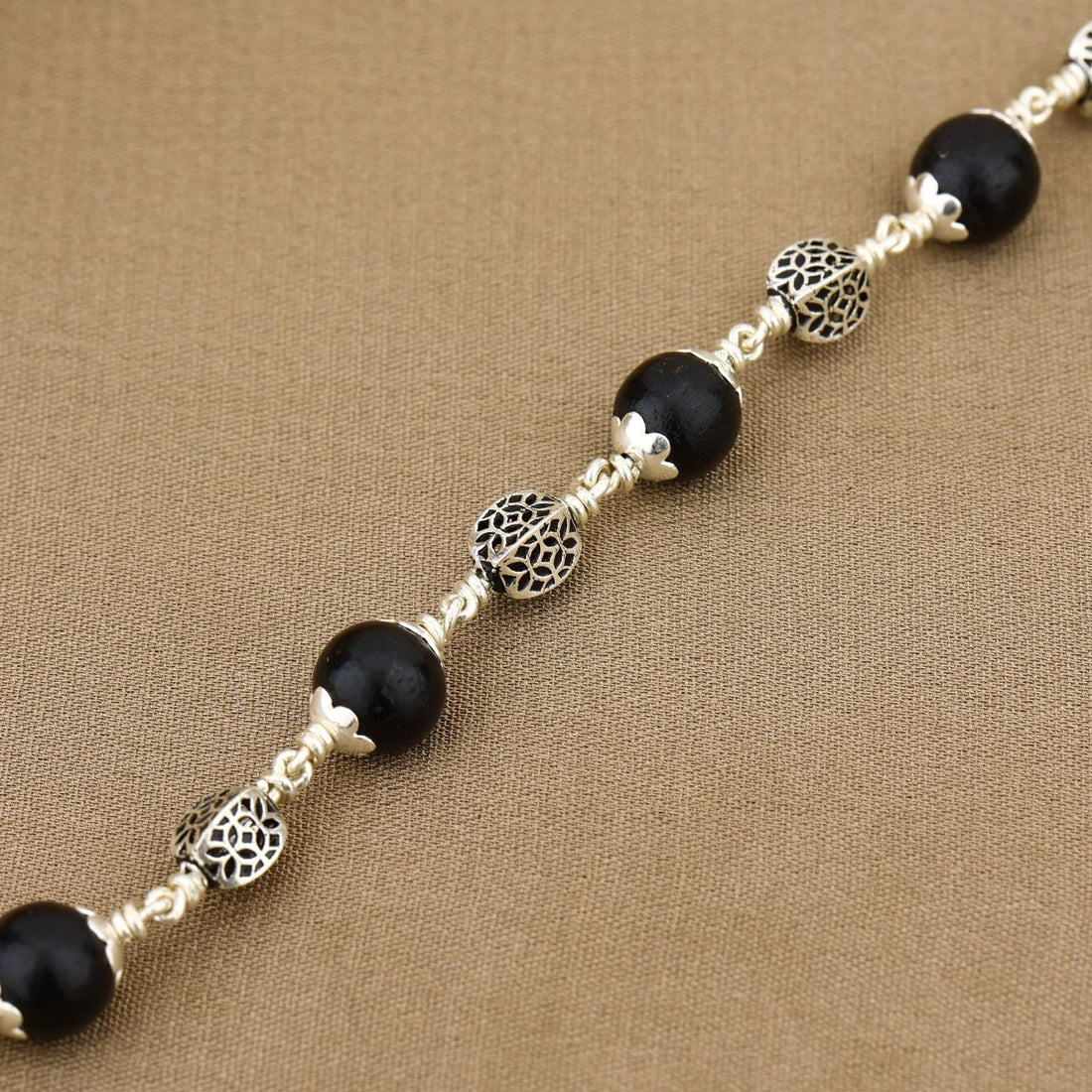 Karungali with Hollow Circular Silver Bracelet