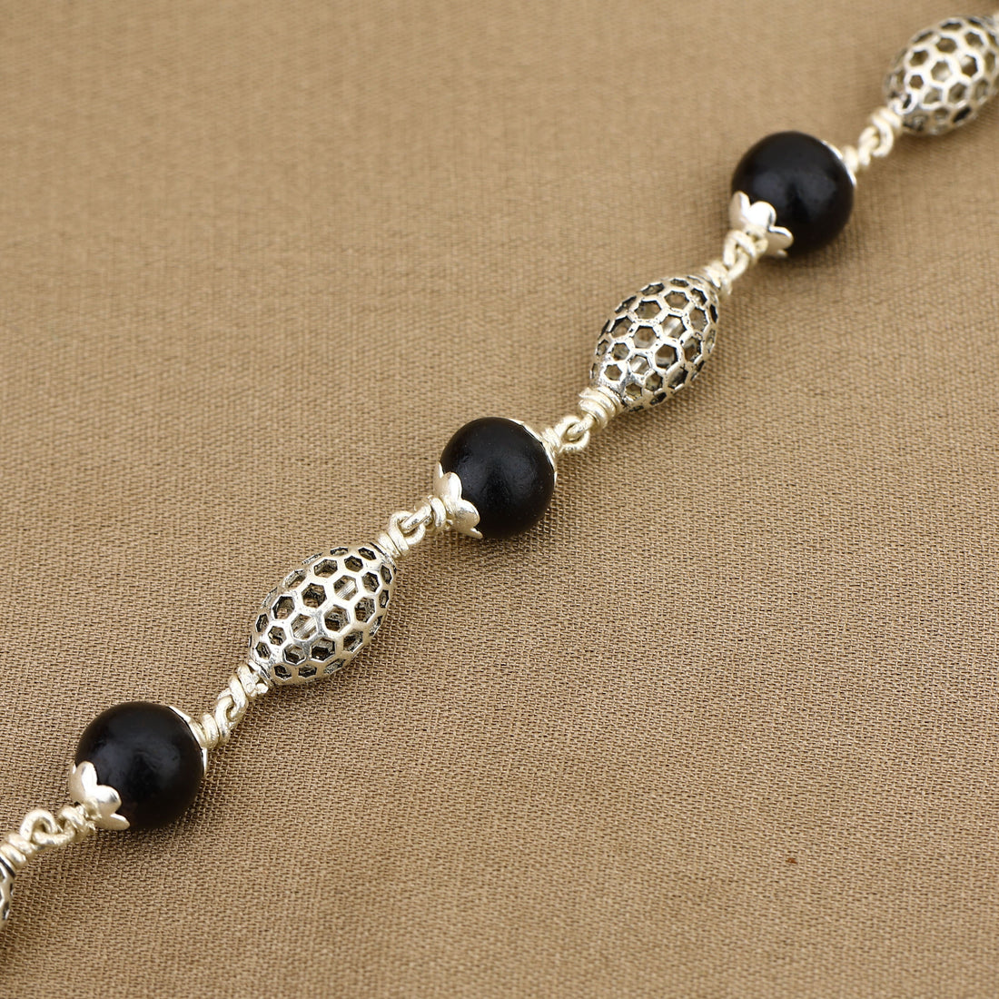 Karungali with Hollow Oval Silver Bracelet