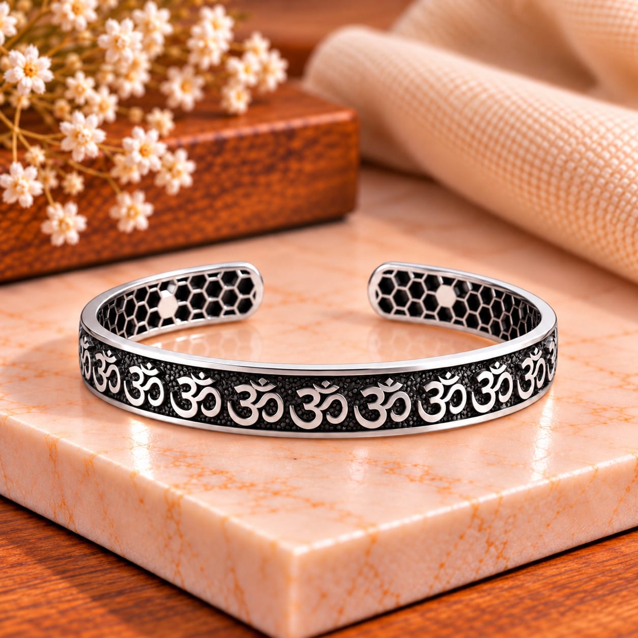 Om Silver Kada