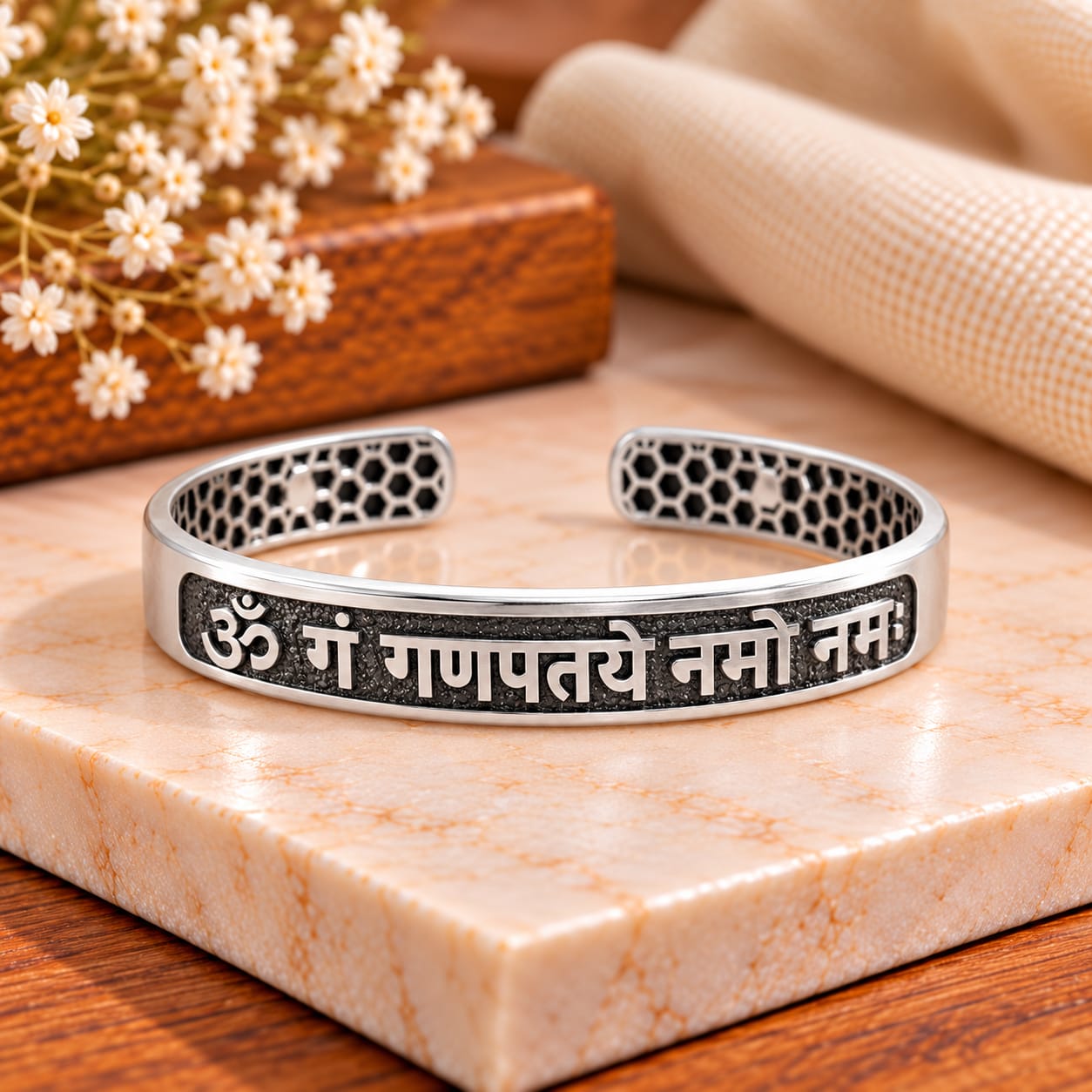 Om Gan Ganpatey Namo Namh Silver Kada