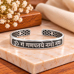 Om Gan Ganpatey Namo Namh Silver Kada