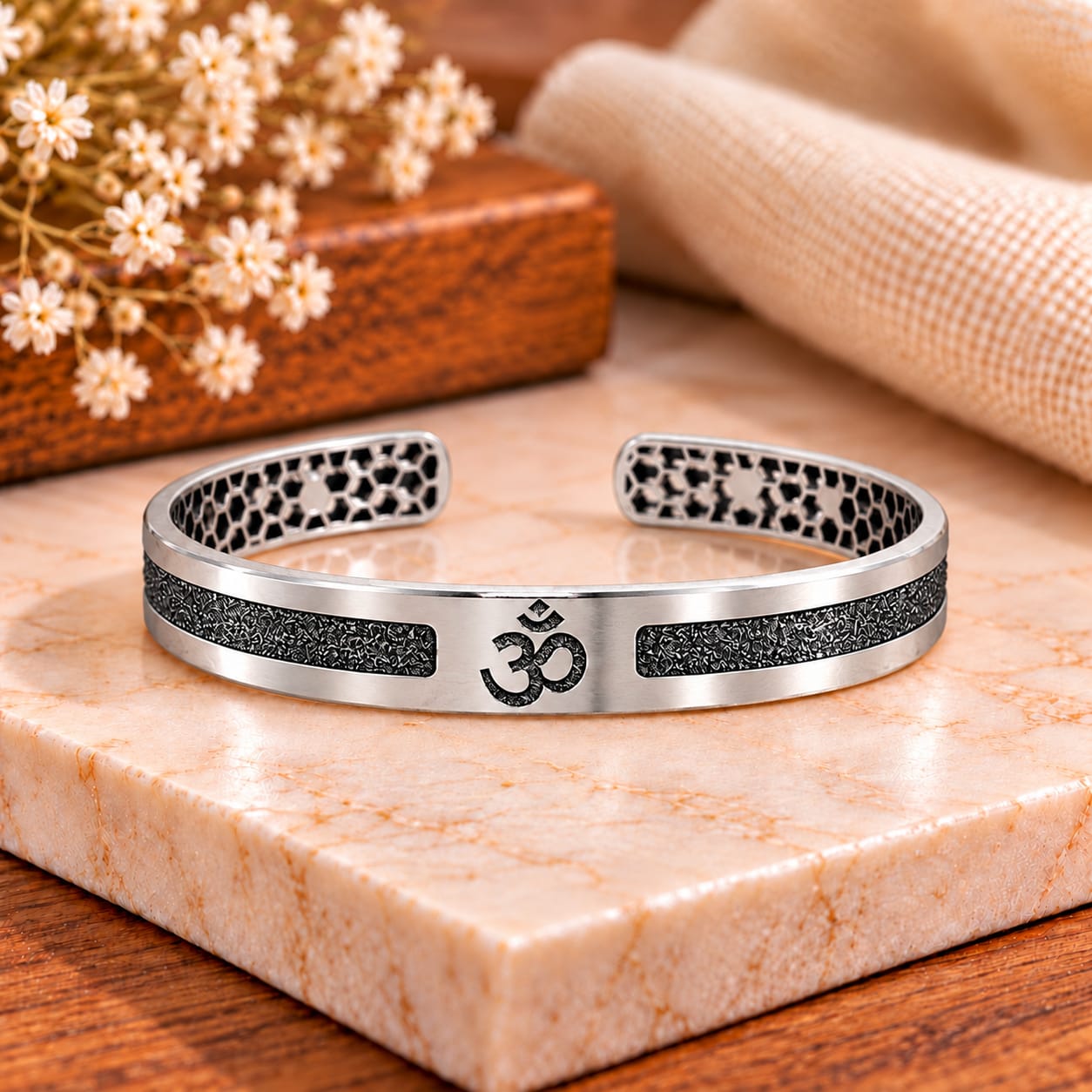 OM Silver Kada